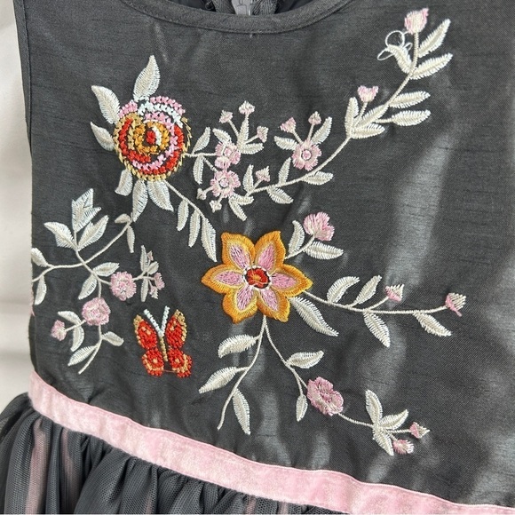 Zuni’s by Nordstrom little Girls Embroidered Party Dress Grey and Pink size 4 - Picture 7 of 7